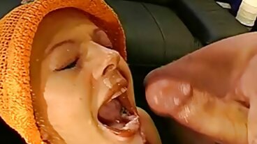 بلی چاٹ کے ساتھ شرارتی کی خوبصورت لندن کے دریائے امریکہ