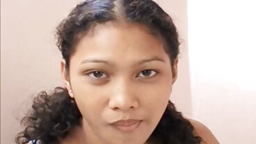 نوجوان آخر کے ساتھ خوبصورت نک دی