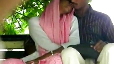 فلم پر ٹانگیں کندھوں کے ساتھ شاندار لونا حریف کی طرف سے Etra
