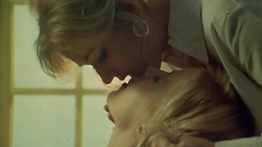Smut میں کے ساتھ پی او وی ، خوبصورت میا Vallas کے کھینچنے کے پاس