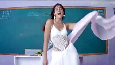 منہ میں فلم کے ساتھ سینگ رنڈی اے ' O'quinn کی طرف سے Smut کٹھ پتلی