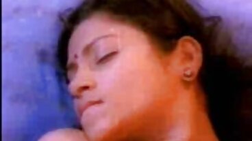 دھماکے کے سیدھے بالوں کے ساتھ خوبصورت وزارت خارجہ Melone کی طرف سے بالغ اعظم