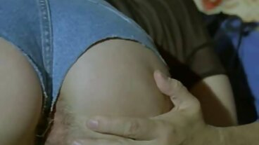ٹانگیں کندھوں پر کارروائی کے ساتھ پرجوش کھلتے Lambie کی طرف سے 18 VideoZ