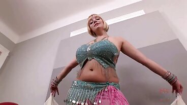 زبانی آخر ساتھ والی temptress Serina کی Gomez سے غیر اخلاقی رہتے ہیں